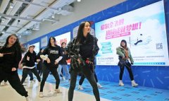 宁波东鼓道惊现快闪族,路人女孩摘掉