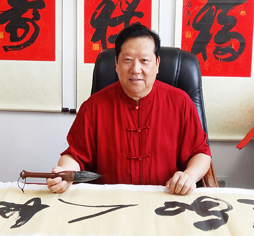 新文艺书画先锋人物满秉权献礼全国两会